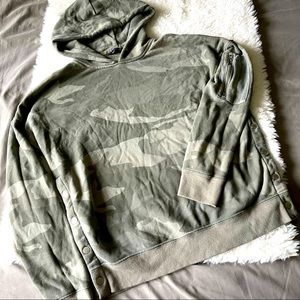 Women’s Abercrombie & Fitch Camouflage Snap Side Hoodie Size M Green Super Soft